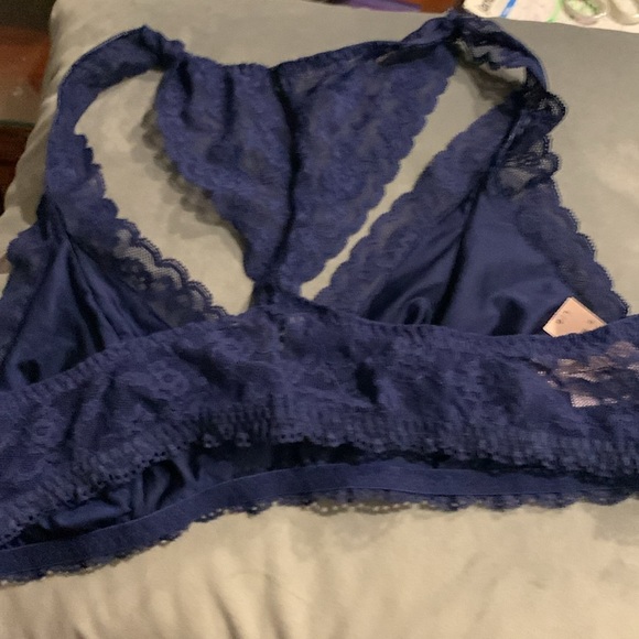 NWT. Victoria  Secret Navy Blue Bralette Size Large. Lace Runs Small - Picture 1 of 6